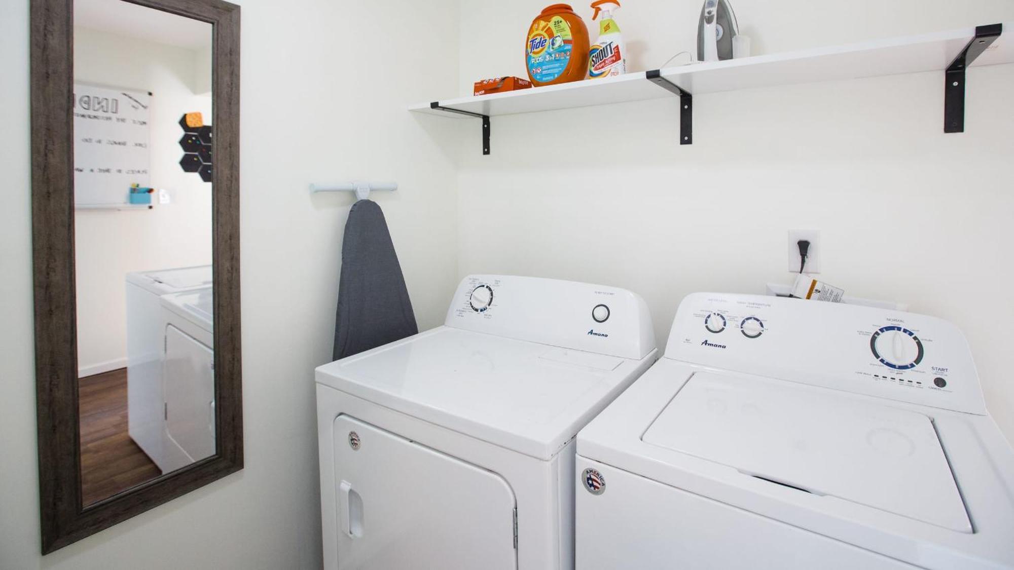 Villa 5 Mins To Speedway! Walk To Zoo, Wr Park, Iupui! Indianapolis Exterior foto