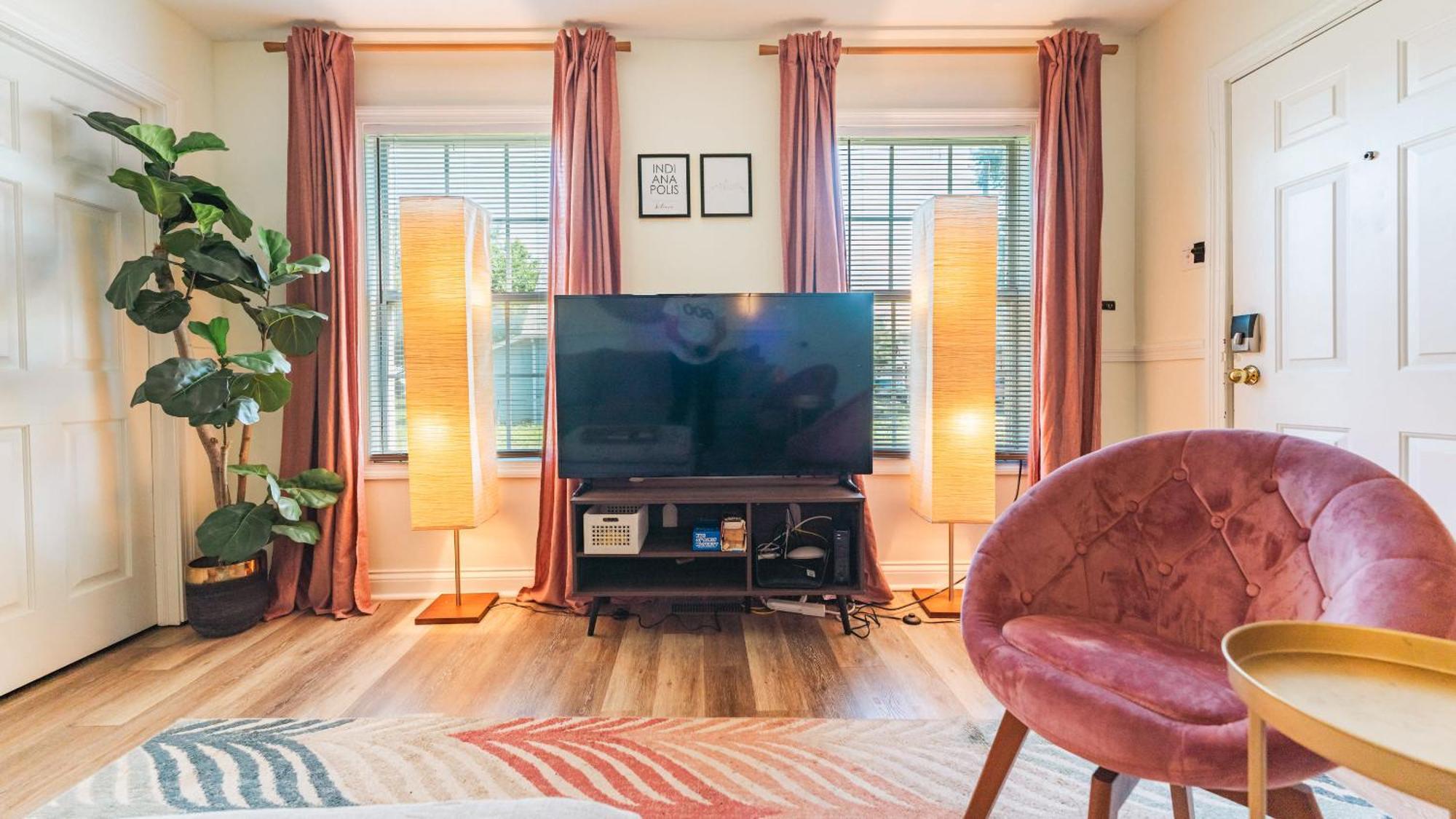 Villa 5 Mins To Speedway! Walk To Zoo, Wr Park, Iupui! Indianapolis Exterior foto