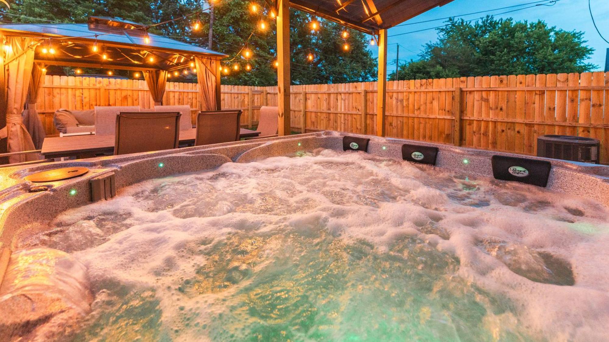 Villa 5 Mins To Speedway! Walk To Zoo, Wr Park, Iupui! Indianapolis Exterior foto